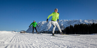 Cross-country skiing with view of the Grimming, Ausseerland - Salzkammergut | © Steiermark Tourismus | Tom Lamm