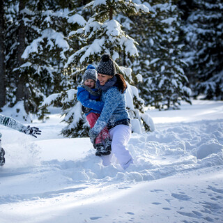 Was für ein Vergnügen: Spielen im und mit Schnee. | © Steiermark Tourismus | Tom Lamm